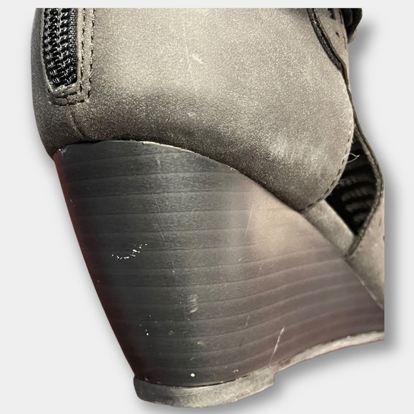 Roebuck & Co Wedge Sandal Peep Toe Bootie  Dark Charcoal Size 8.5 - Picture 9 of 11